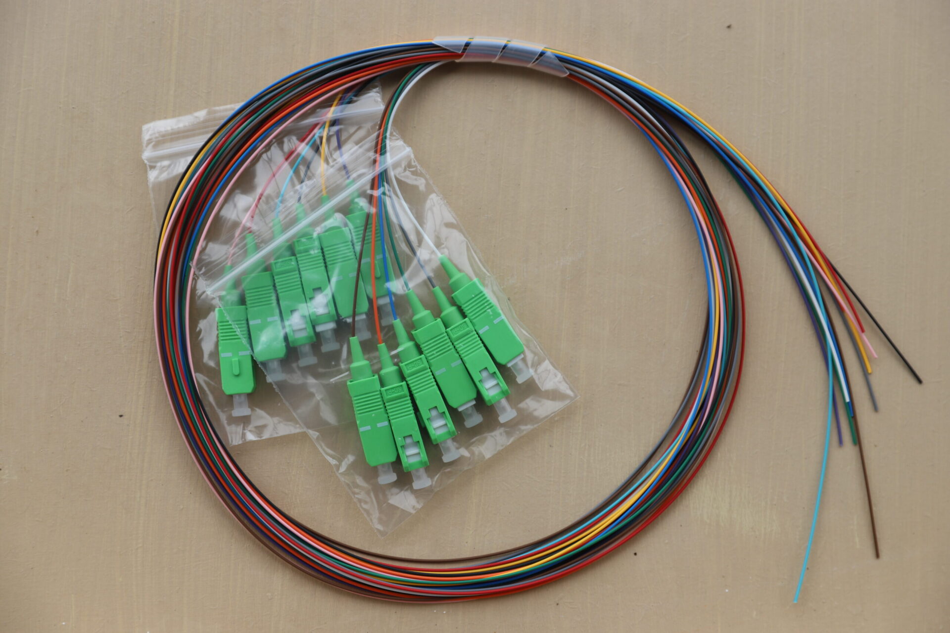 PIGTAIL SC/APC 12 DIF COLOURS IN PACK